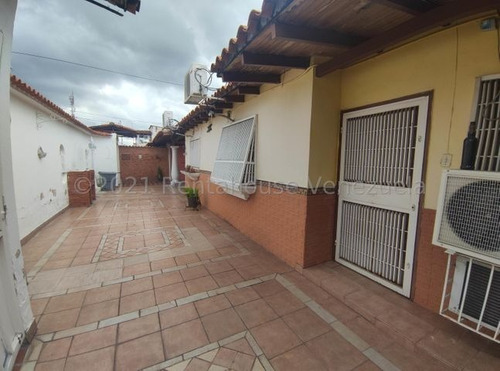 Imagen 27 de 30 de Casa La Mulera Maracay 04 Dormitorios 04 Baños Gran Tamaño 22-1556 ##