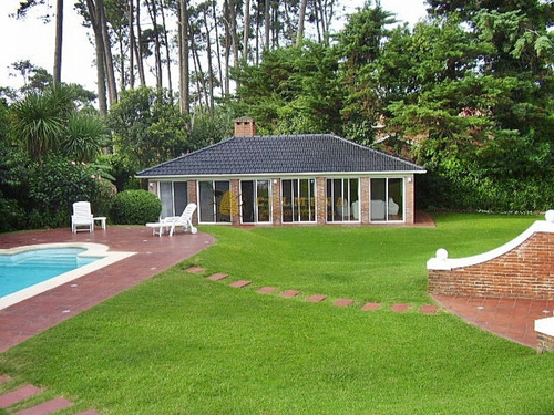 Casa En Cantegril - Muy Bien Cuidada. Consulte!!!!!!!!!- Ref: 2589