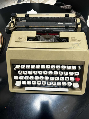 Máquina De Escribir Olivetti Studio 45