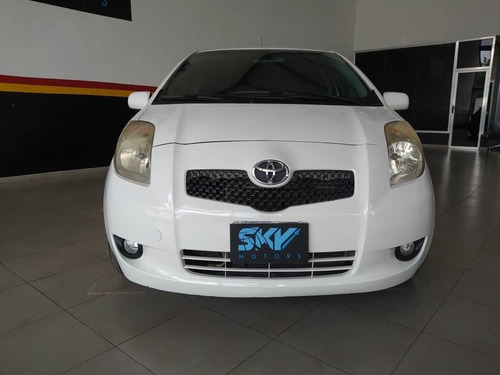 Imagen 2 de 10 de Toyota Yaris Sport