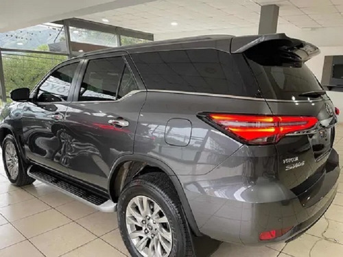 Imagen 5 de 15 de Toyota Sw4 Srx 4x4 At 2.8 204cv