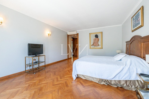 Venta Casa De 8 Ambientes Con Pileta , Jardín Y Parrilla - San Isidro