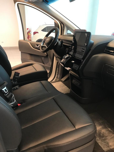 Hyundai Staria 4wd - 0km