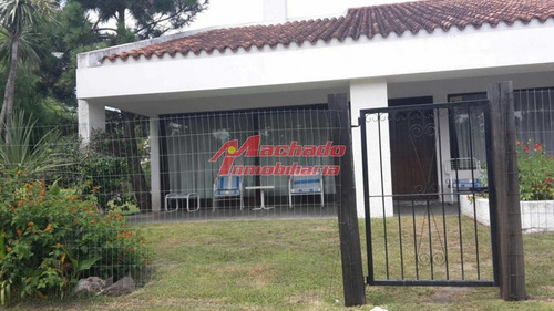 Muy Buena Casa, En Zona Residencial- Ref: 5213