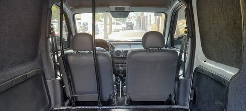 Imagen 12 de 22 de Renault Kangoo 2016 1.6 Furgon Ph3 Gran Confort Lc