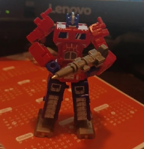 Figura Transformers Optimus Prime Autobot Convertible Birome