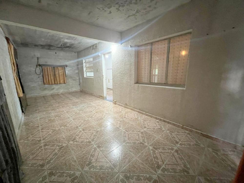 Venta Casa Sólida Con Amplio Terreno En Paso De La Arena, Padrón Único, 2 Dormitorios, Garage Varios Vehículos, Jardín, Fondo, Gran Potencial