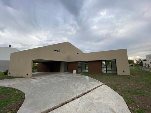 Casa 4 Amb C/ 2 Cocheras Y Pileta - Terravista