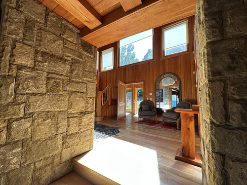 Casa En Venta En San Martín De Los Andes, Mansión De Lujo Con Muelle Privado En Chihuallanca Lago Lolog