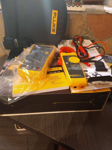 Imagen 1 de 6 de Kit Multimetro Fluke 117 Y Pinza Fluke323