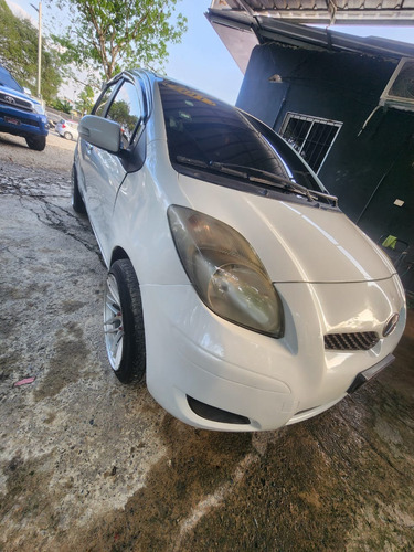 Toyota Vitz 2011 V4