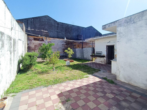Venta/permuta- Galpón Con Oficinas Y Terreno. España Y Hospitales, Rosario.