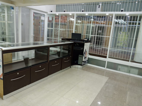 En Alquiler Local Comercial Y Oficinas Planta Baja ,centro Comercial Camino Real Barcelona