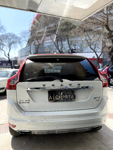 Volvo XC60 2.5 T5 Momentum