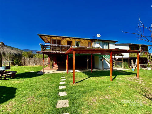 Casa En Venta De 6 Dorm. En Olmué