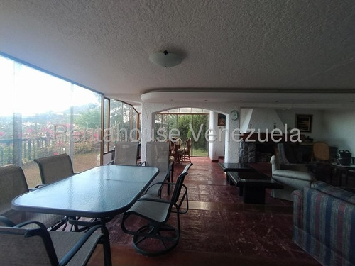Casa En Venta En Prados Del Este Calle Cerrada Tres Niveles