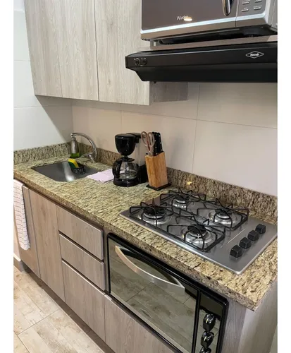 Venta Apartamento En Laureles, 34 Mts, En Edificio, Airbnb