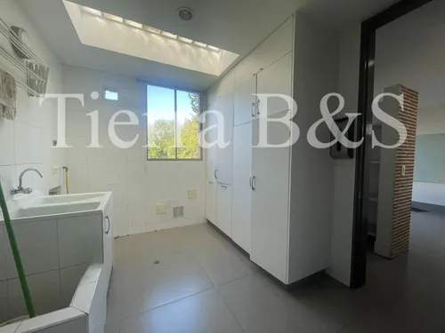 Lujosa Residencia: Confort Y Elegancia Por $13.900.000 Incluida Administración, San Simón