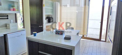 Casa En Arriendo De 5 Dorm. En Colina