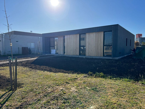 Imagen 5 de 18 de Casa En Venta En San Ramiro - Pilar Del Este