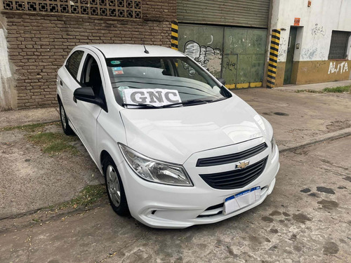 Imagen 2 de 25 de Chevrolet Onix 2019 1.4 Joy Ls