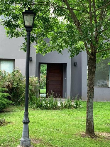 Imagen 2 de 22 de Muy Linda Casa!!!