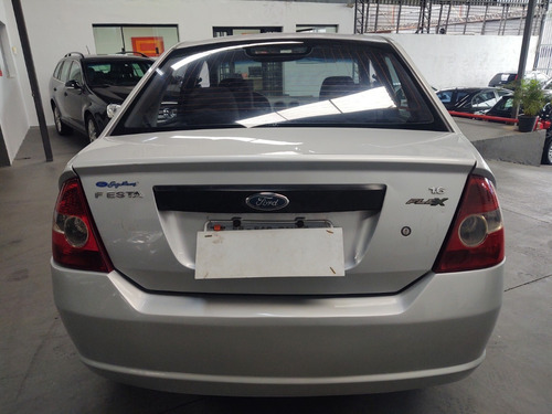 Imagem 4 de 8 de Ford Fiesta 1.6 Sedan 2005 Financio Sem Entrada