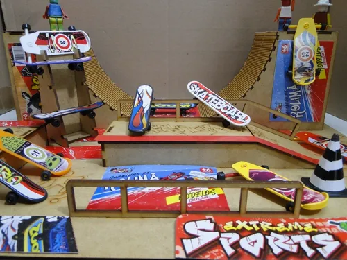 Rampa Funbox Mini - Skate Park de Dedo - Com Suporte em Madeira