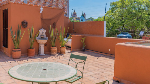 Casa En Renta, Con Terrazas Y Vistas A Una Cuadra Del Centro Histórico De San Miguel De Allende