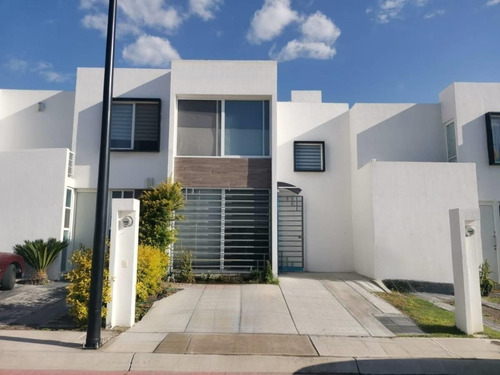 Casa Con Excelente Mantenimiento Y Ubicación. Arf