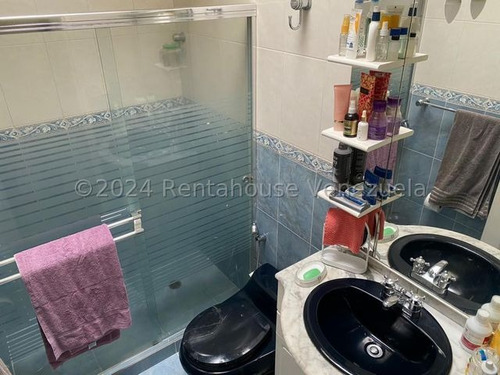Townhouse En Venta Remodelado Urbanización Santa María Los Teques