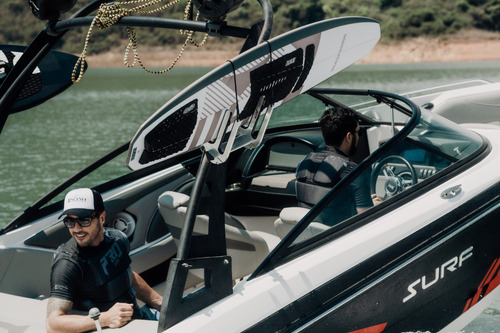 Lancha Ventura 220 Surf 2025 Wake Masterboat Malibu