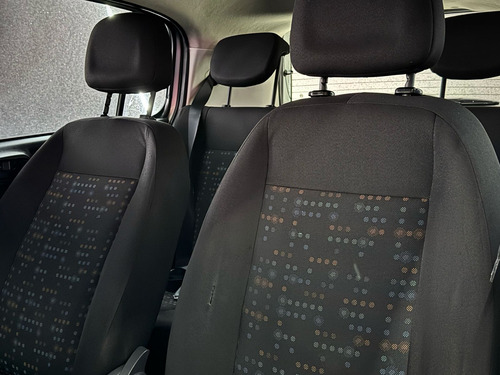 Fiat Uno Uno Vivace 1.0 8V (Flex) 4p