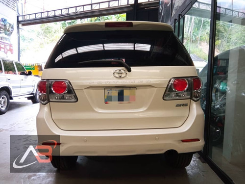 Imagen 3 de 13 de Toyota Fortuner Sr5 Automatica Dubai 4x4