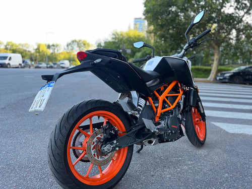 Imagen 3 de 6 de Ktm Duke 390 Año 2016 Cubiertas Y Kit De Transmision Nuevas!