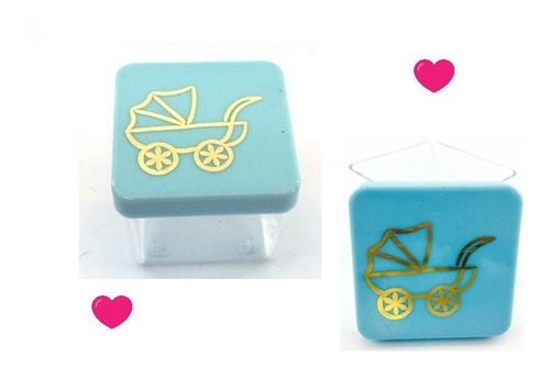 Imagem 2 de 4 de 12 Caixas Acrílica 4x4 Cm Gravura Carrinho Bebê Lembrancinha
