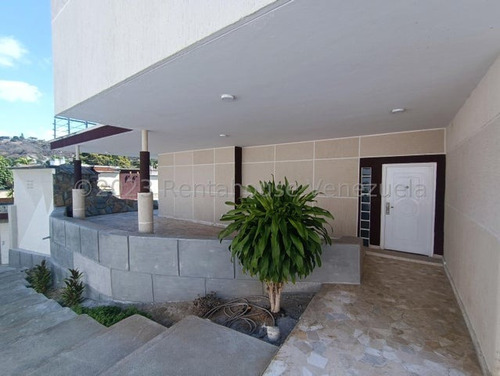 Espectacular Casa En Urbanización Privada En Prados Del Este. Cuenta Con Piscina, Parrillera, Áreas Sociales. Ch.