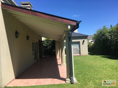 Hermosa Casa En Lote 1200 M Con Pileta En Barrio Cerrado Sep