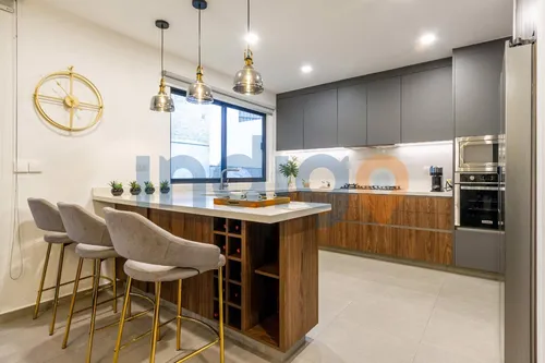 Casa En Venta En El Nuevo Refugio, Finos Acabados Y Distribución.