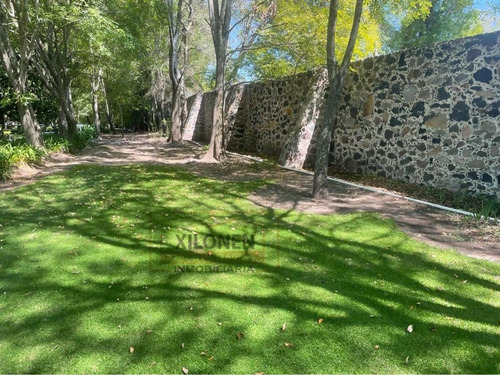 Rancho Privilegiado Con 2 Pozos Y Bella Ecología. 10 Caballerizas, Potreros, Lago, Invernaderos, Cancha De Frontón, Instalaciones Diversas Para Animales. Y Casa Campestre Con 3 Recámaras.