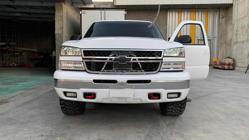 Imagen 1 de 7 de Chevrolet Silverado 2006 5.3 G Pickup Silverado 2500 Aa At