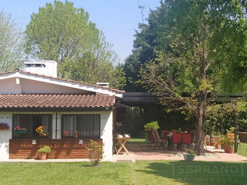 Casa En Venta 6 Ambientes,-pileta Climatizada-calle Saavedra Al 600-parque Sakura