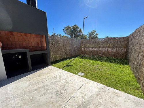 Venta Casa 3 Dormitorios Y Garaje En Parque Miramar