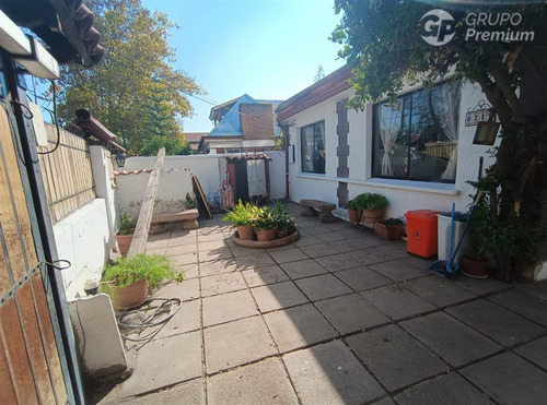 Casa En Venta De 4 Dorm. En La Cisterna