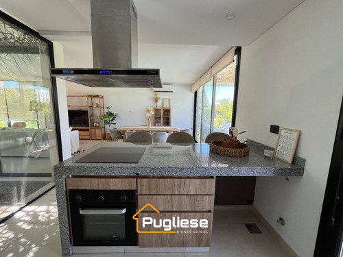 Casa De Diseño En Venta En Ceibos Puertos Con Galeria Y Pileta