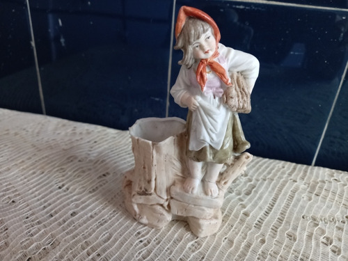 Muy Fina Antigua Figura Porcelana Biscuit  Policromada Impec