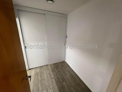 Yb Se Vende Precioso Apartamento Remodelado En Los Palos Grandes #25-21737