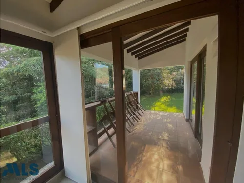 ¡tu Nuevo Hogar Te Espera En El Retiro!(mls#253785)