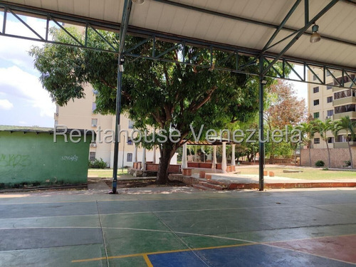 María E. Vende Cómodo Y Fresco Apartamento En Las Guacamayas, Lara#25-17031**
