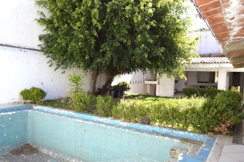 Ubicadísima Propiedad En Venta Como Terreno !